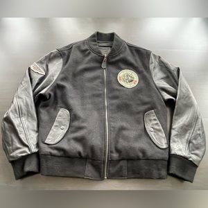 🔥High quality Titan wool and leather Medium moto bomber jacket. Neat patches!